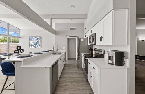 Charleston Preservation House | Private home with Pool! Sleeps 16 people