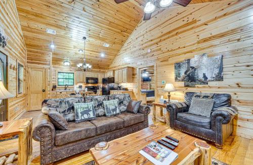 Broken Bow House | Private Hot Tub and Deck Woodsy Broken Bow Retreat