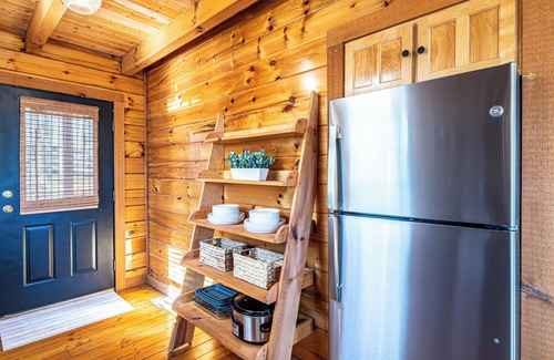 Little Creek Falls Cabin | Private, Hot Tub, Fireplace, Scenic Views, Kids Loft, 5mi to GSM National Park