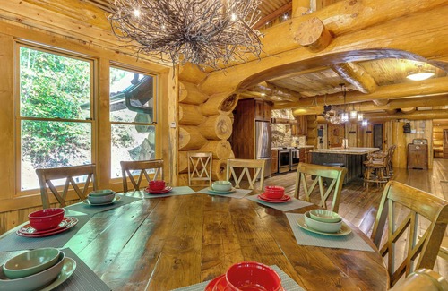 Ranger Cabin | Private Hot Tub & Home Theater: Ranger Log Cabin!