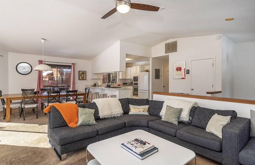 Carnelian Bay Cabin | Private Hot Tub, Play Room, Close to Northstar and Olympic Valley, Sleeps 10