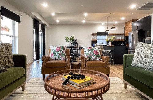 Hollister House | Private hot tub, Pool table, Dog-friendly | Mini Wildflower