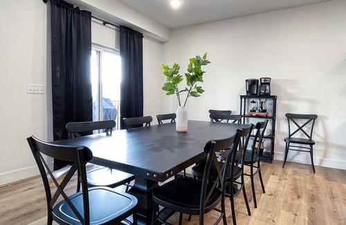 Hollister House | Private hot tub, Pool table, Dog-friendly | Mini Wildflower