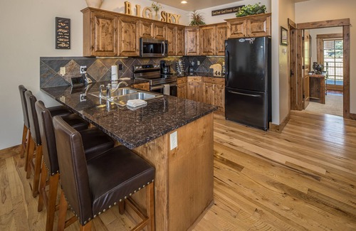 Big Sky House | Private Hot Tub, Shuffleboard, Minutes to Big Sky Resort | Craigsky at Alpenglow
