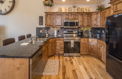 Big Sky House | Private Hot Tub, Shuffleboard, Minutes to Big Sky Resort | Craigsky at Alpenglow