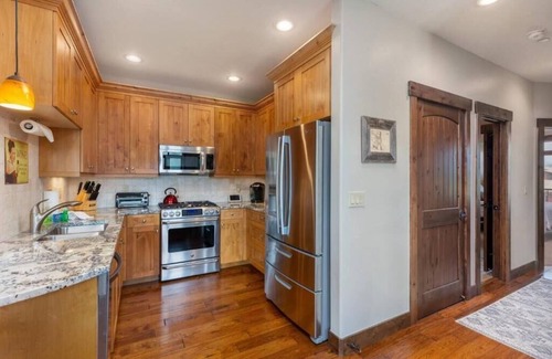 Frisco Condo | Private Hot Tub, Walk to Main St, Close to Ski Resorts, Incredible Views