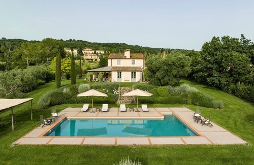 San Casciano dei Bagni Villa | Private Villa with hot tub, A/C, private pool, WIFI, TV, patio, pets allowed, panoramic view