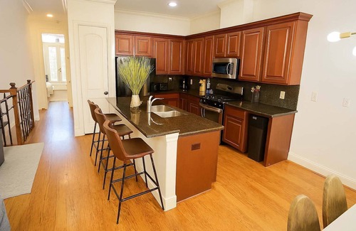 Woodlake - Briar Meadow House | Private Jacuzzi Galleria Retreat & Pool Table Sleeps 8
