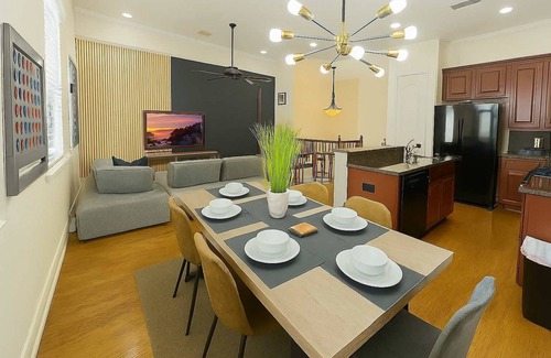 Woodlake - Briar Meadow House | Private Jacuzzi Galleria Retreat & Pool Table Sleeps 8