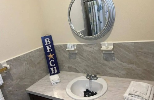Nassau House | Private king Suite Airport