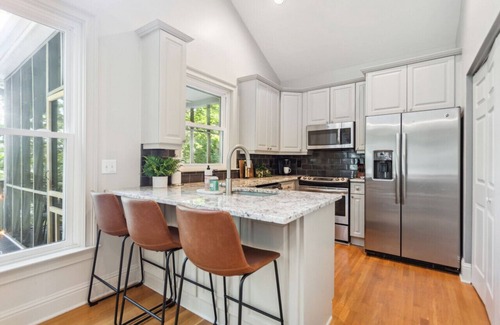 Gainesville House | Private Lake House w/Hot Tub, Air Hockey & More