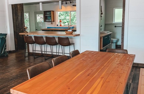 Okanagan-Similkameen House | Private Lakefront Beach House off Naramata Bench with sauna and hot tub