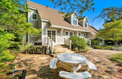 Glen Arbor House | Private lakefront house in great location with private beach, great views