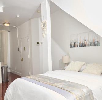 Midtown West Apartment | Private Loft in Hells Kitchen near Times Square