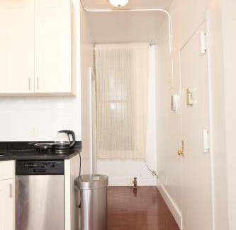 Midtown West Apartment | Private Loft in Hells Kitchen near Times Square