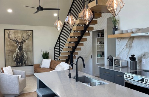 Brushy Creek Apartment | Private Loft Retreat | Hot Tub, Pool & Nature