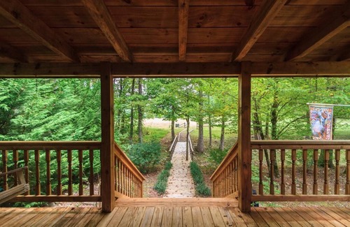 Cosby House | PRIVATE LOG CABIN - TROUT STREAM - 7 MIN TO GREAT SMOKY MOUNTAINS NATIONAL PARK!
