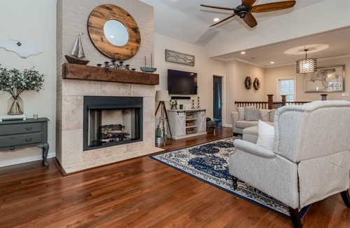 Wise House | Private Luxury Home and Dock on Main Lake!