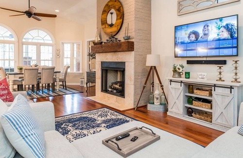 Wise House | Private Luxury Home and Dock on Main Lake!