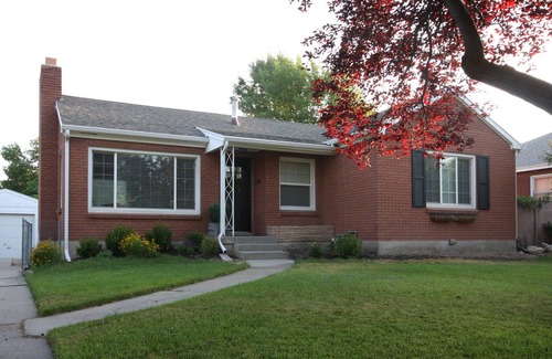 Bountiful House | Private Main Floor 2BR By Mountains, Salt Lake City, Airport, Lagoon, & Fun!