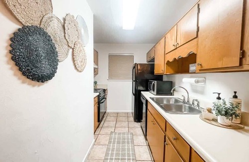 Tallahassee House | Private Master Bedroom in Beautiful Townhome