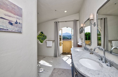 Strawberry House | Private Mediterranean home in Mill Valley w/ views