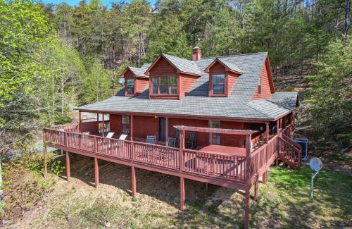 Gatlinburg - Pigeon Forge House | Private Mountain Cabin, hot tub escape in the Smokies, with THE view