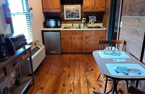 Fancy Gap Cabin | Private Mountain Nook w/Jacuzzi - Cabin 6