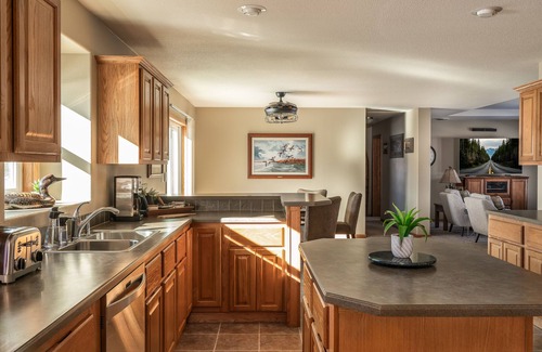 Bozeman House | Private Mountain View Home on 2 Acres in Bozeman