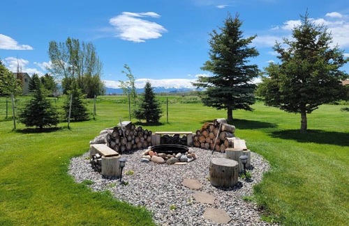 Bozeman House | Private Mountain View Home on 2 Acres in Bozeman