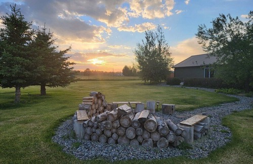Bozeman House | Private Mountain View Home on 2 Acres in Bozeman