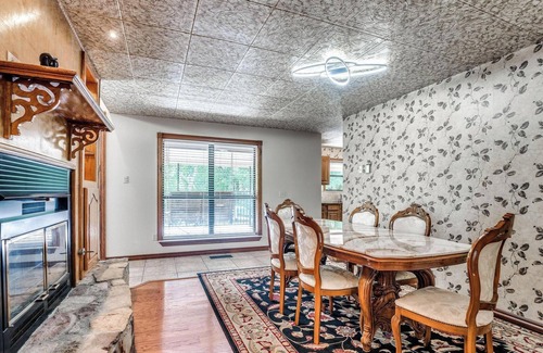 Norman House | Private n secluded blocks from the OU football stadium Pool outdoor kitchen