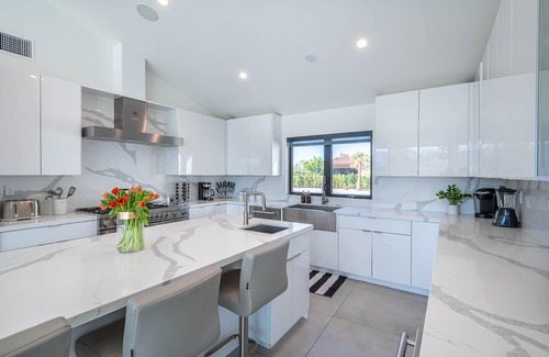 Indio House | Private Oasis: 9 BR, 15 Bed, 45 ft pool, 9-hole Golf, Grass Volleyball, Gameroom