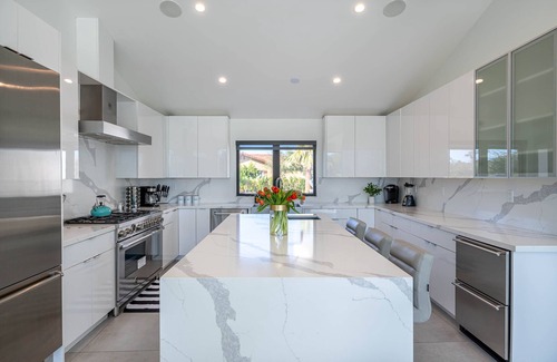 Indio House | Private Oasis: 9 BR, 15 Bed, 45 ft pool, 9-hole Golf, Grass Volleyball, Gameroom