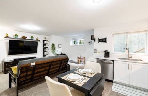 Surrey House | Private Oasis with Hot tub/Sauna