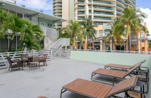 South Beach Condo | Private Ocean Dr Apt w/2 Queen Beds, Steps 2 Beach