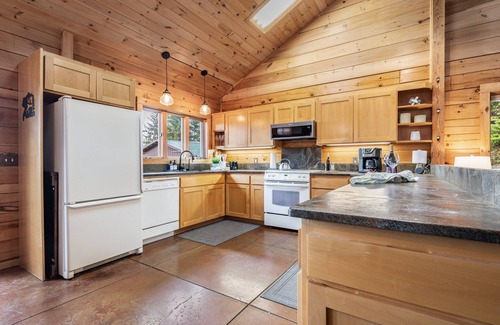Port Angeles Cabin | Private, ocean view cabin close to ONP; hot tub/game-room