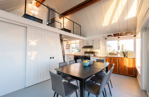 Madequecham House | Private Oceanfront 3BR Cottage