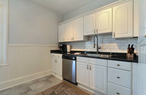 Historic Downtown Savannah Apartment | Private Parking and Unbeatable Location on Liberty Street by Lucky Savannah