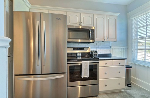 Historic Downtown Savannah Apartment | Private Parking and Unbeatable Location on Liberty Street by Lucky Savannah