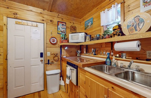 Unaka Apartment | Private patio, secluded paradise, hot tub, peaceful cabin getaway