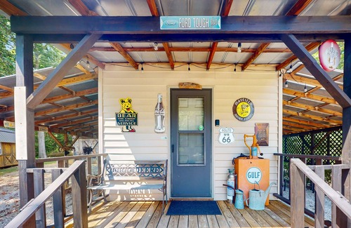 Unaka Apartment | Private patio, secluded paradise, hot tub, peaceful cabin getaway