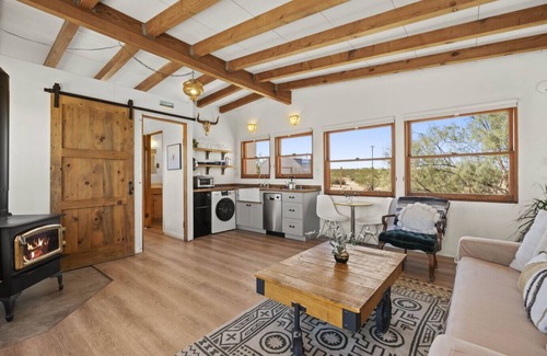 Joshua Tree Apartment | Private Peaceful Cabin in North Joshua Tree With Hot Tub