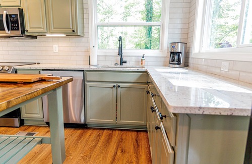 Townsend Cottage | Private Peaceful Side Retreat with Hot Tub - Minutes from Smoky Mountain Park!