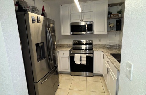 Metro West Condo | Private Penthouse near Universal Disney with Pool, Jacuzzi, Gym