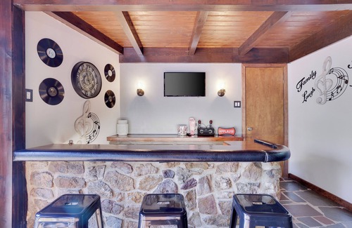 Blakeslee Ski Chalet | Private Pocono Chalet on cul-de-sac with Fireplace, Firepit, Lake Access, Deck