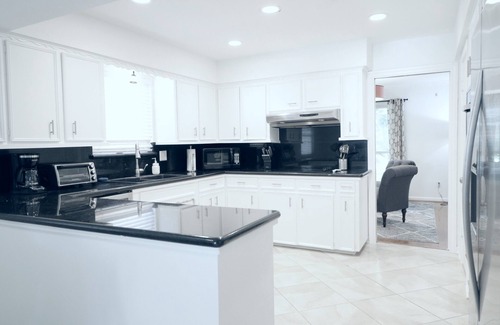 Houston House | Private POOL, 4 bedrooms 2.5 baths Furnished Home near MD Anderson