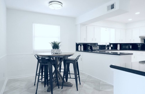 Houston House | Private POOL, 4 bedrooms 2.5 baths Furnished Home near MD Anderson