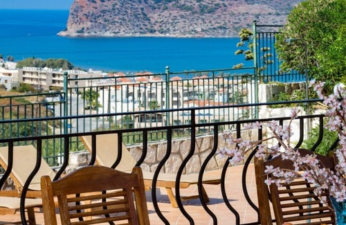 Stalos Villa | Private pool *500mt to Stalos beach*Stunning view*Walk to Taverna & Supermarket