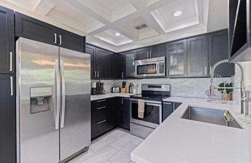 St. Petersburg - Clearwater House | Private Pool, 7 Mi to Spa Beach! Family Pastel Gem